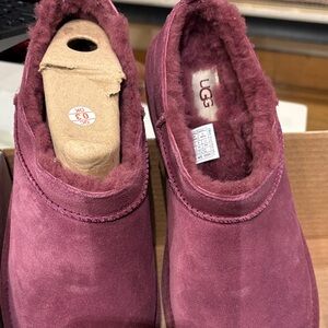 UGG Women's Plum Suede Slippers